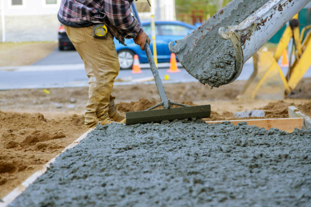 Best Custom Concrete Contractor  in Lees Summit, MO